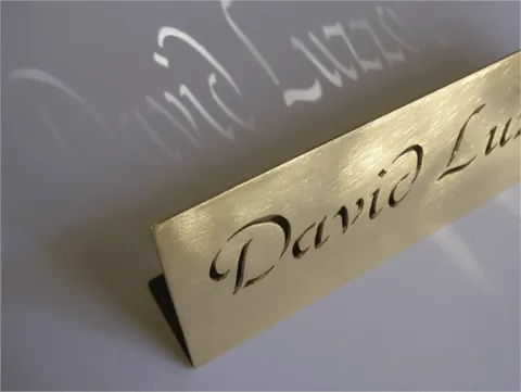 שלטים למשרד - שלט שולחן 15 - דוד לוצאטי 2
