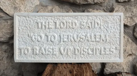 שלטי אבן