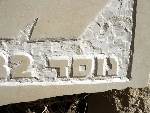 שלטי אבן