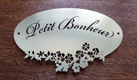 petit bonheur שלט