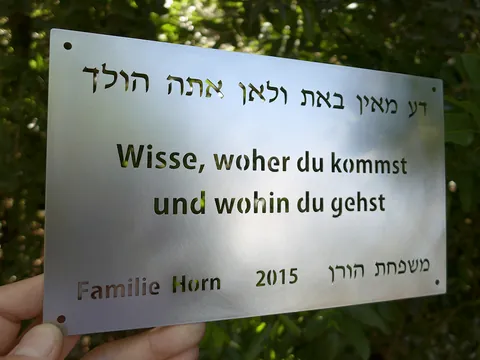 שלט זכרון