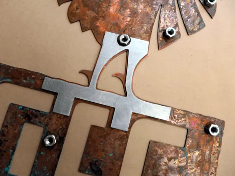 שלט אחורית עם חיזוקים ומרחיקים