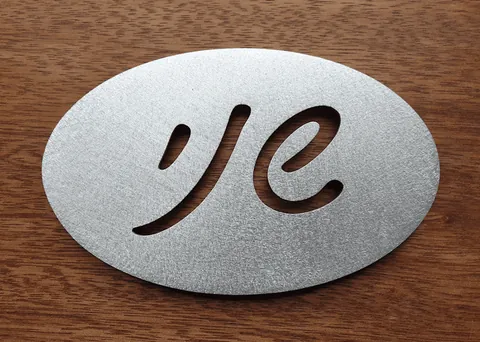 BRUSHED ALUMINUM OVAL PLAQUE