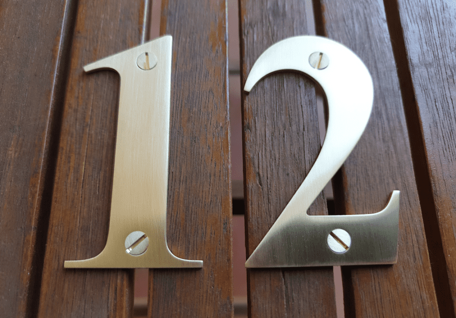 Screws in matching color