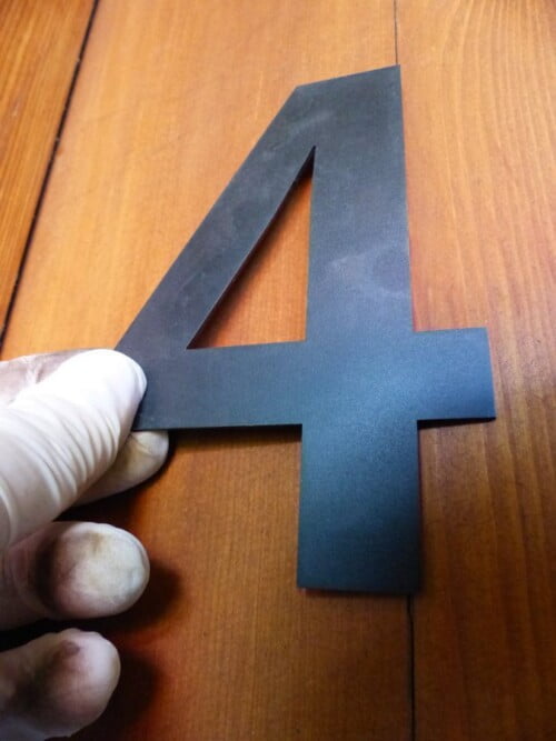 מספרי פליז מושחר